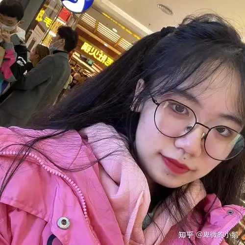 经常发自拍的女生是怎样的一种心态? - 知乎