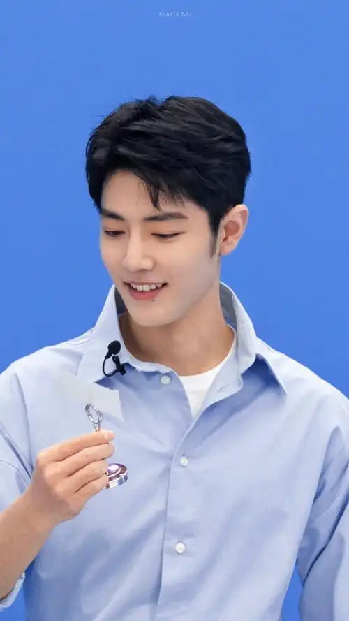 肖战直播##肖战浅蓝色衬衫直播造型