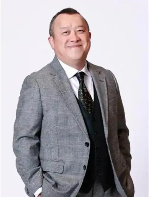 被梅艳芳说矮脚虎,被谭咏麟踢爆怪癖,曾志伟有多少不为人知事情