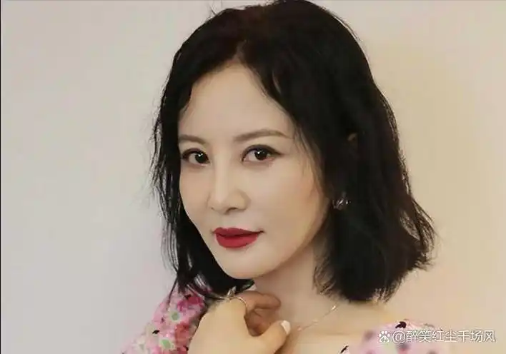 乐嘉妻子陶红因病去世,乐嘉与女儿在西藏跪拜祈福,只为她的遗愿