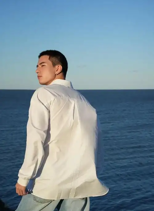 寸头单眼皮帅哥真的很少……__财经头条