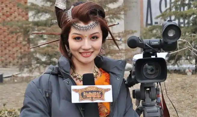 对于吴樾老婆的身份,网上有多种版本,其中以刘晶与王译茉居多,但经小