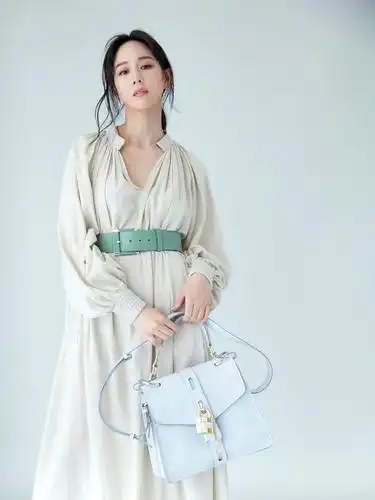 薄荷绿成亮点色!张钧甯夏日搭配有妙招