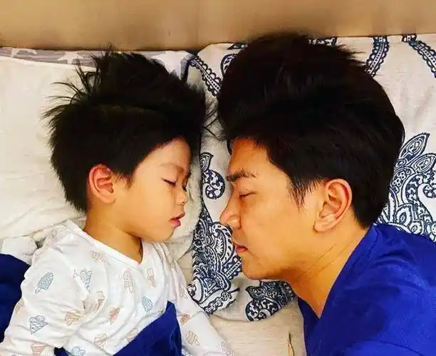 tvb"厨神"黎诺懿效仿谢霆锋,煮出新财路_郑伊健_儿子_小春