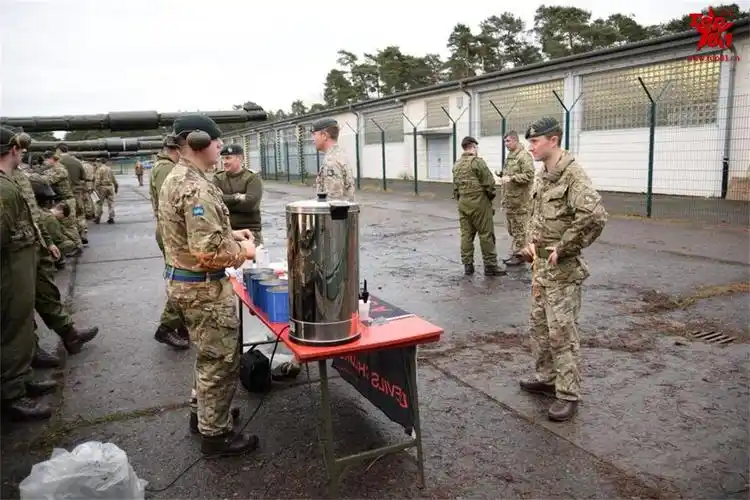 > 驻德英军皇家骠骑兵坦克团