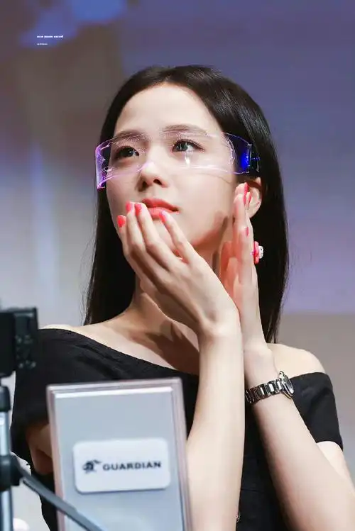 金智秀护目镜造型