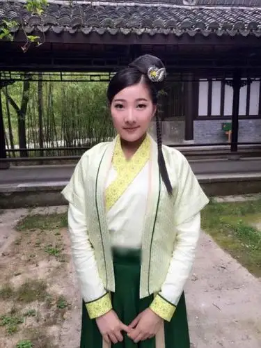 网友评范雨彤古装扮相清新脱俗