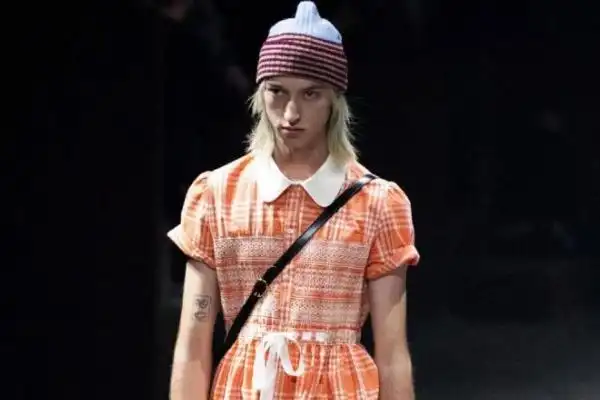 古驰推出售价149万人民币的男士连衣裙男士穿裙子算变态吗