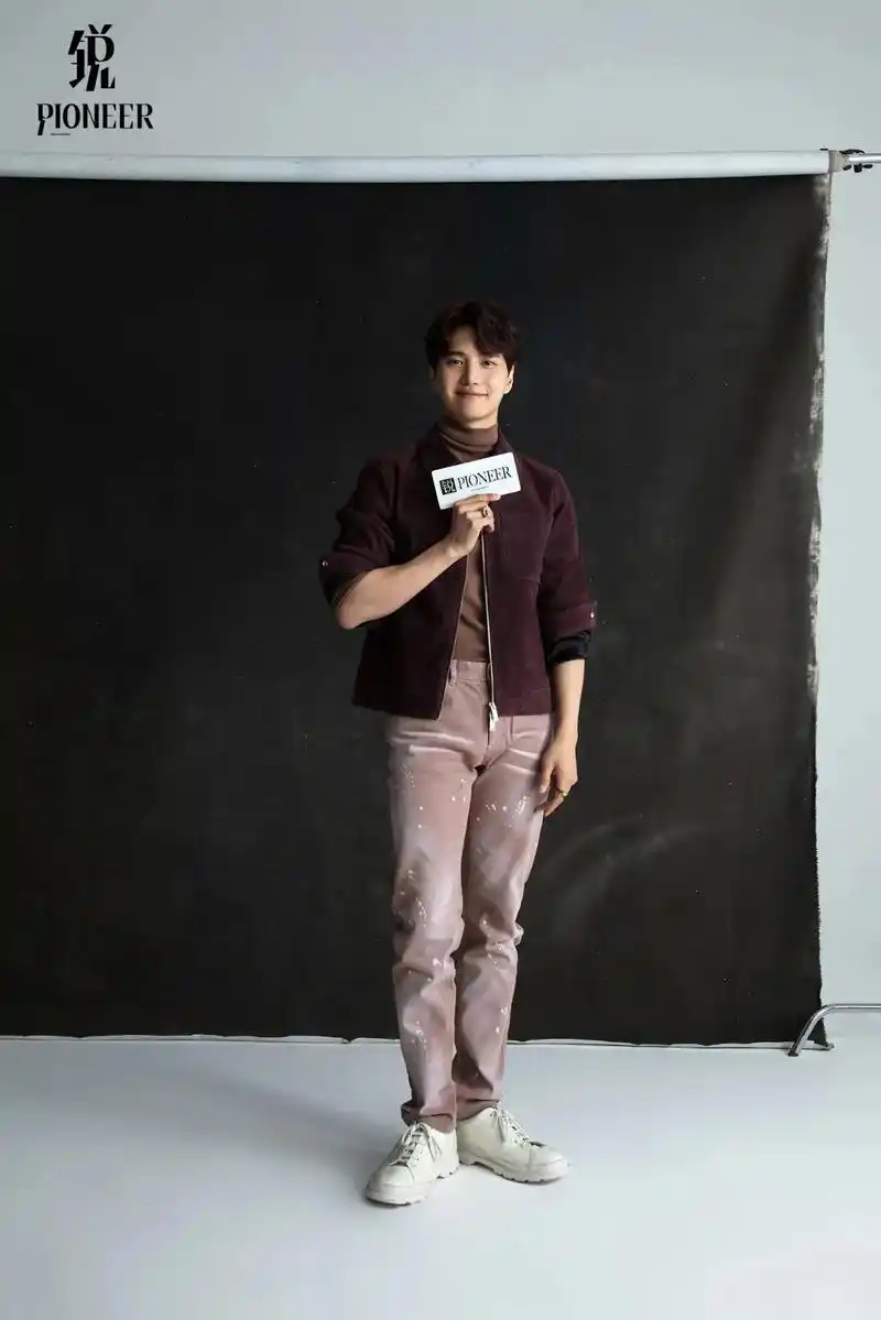 小五,原名金恩圣,出生于韩国首尔 - 抖音