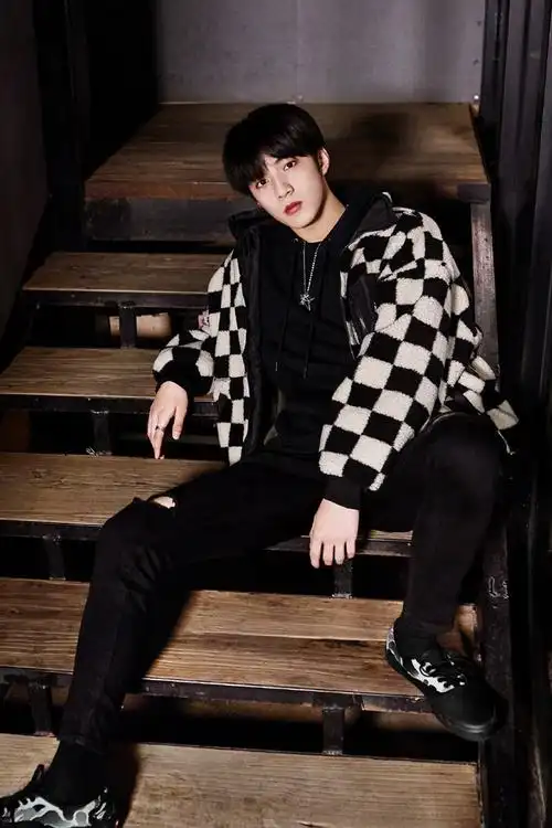 2022新款刘耀文时代少年团同款衣服黑白格子羊羔绒外套女早秋季学生