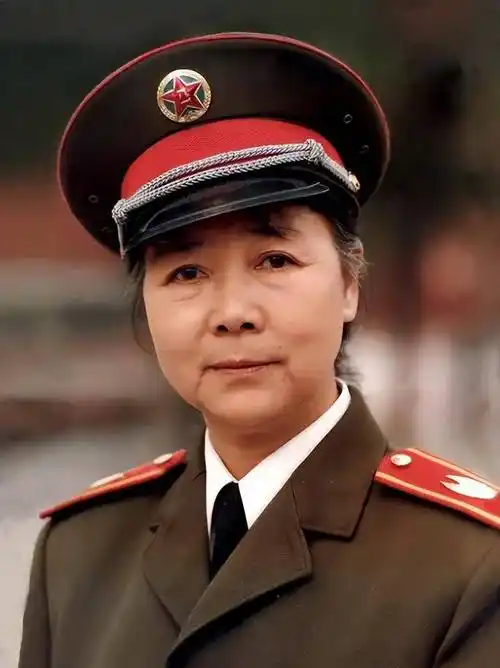 96岁演员田华近况曝光:78岁鲍国安含泪叫老娘,温馨画面太感人!