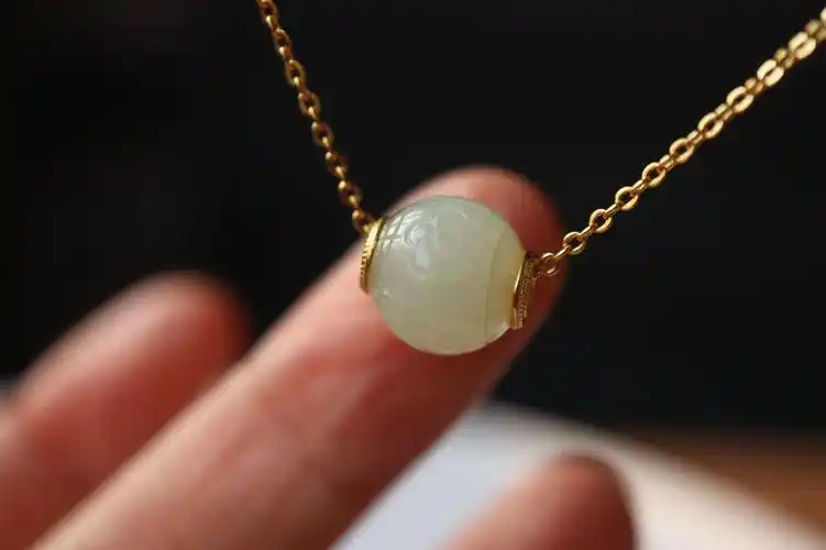 厂家直销天然和田玉雕花回纹珠高档气质吊坠项链女 925银镀金链子