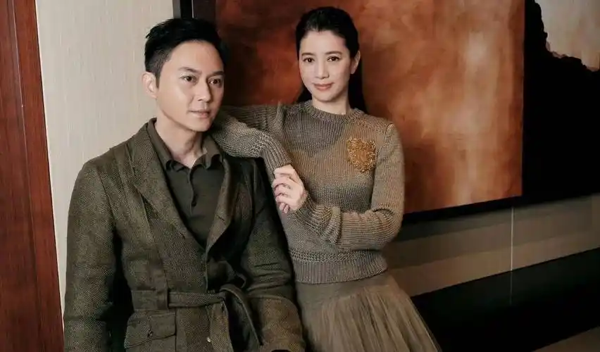 有种"整容"叫袁咏仪结婚,老公张智霖变化很大,她的变化更大!