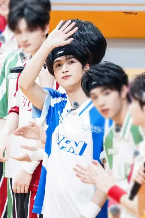 严浩翔射箭神图##严浩翔出场即高光##严浩翔饭撒