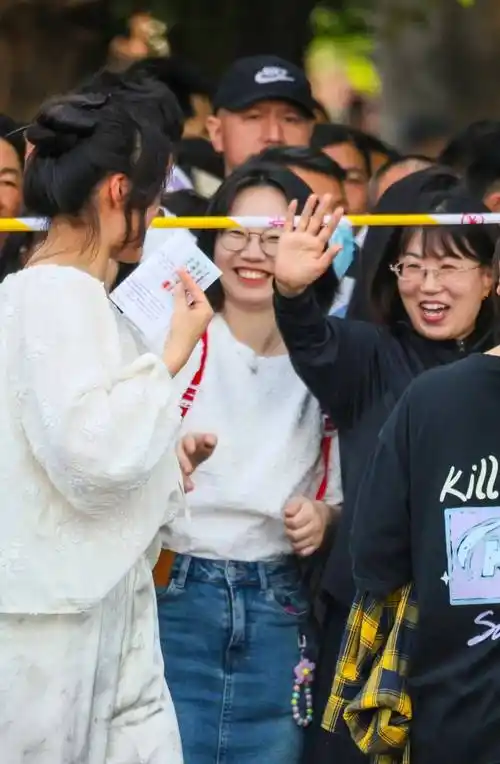 直击高考首日!试问谁折桂?今朝展羽翼!