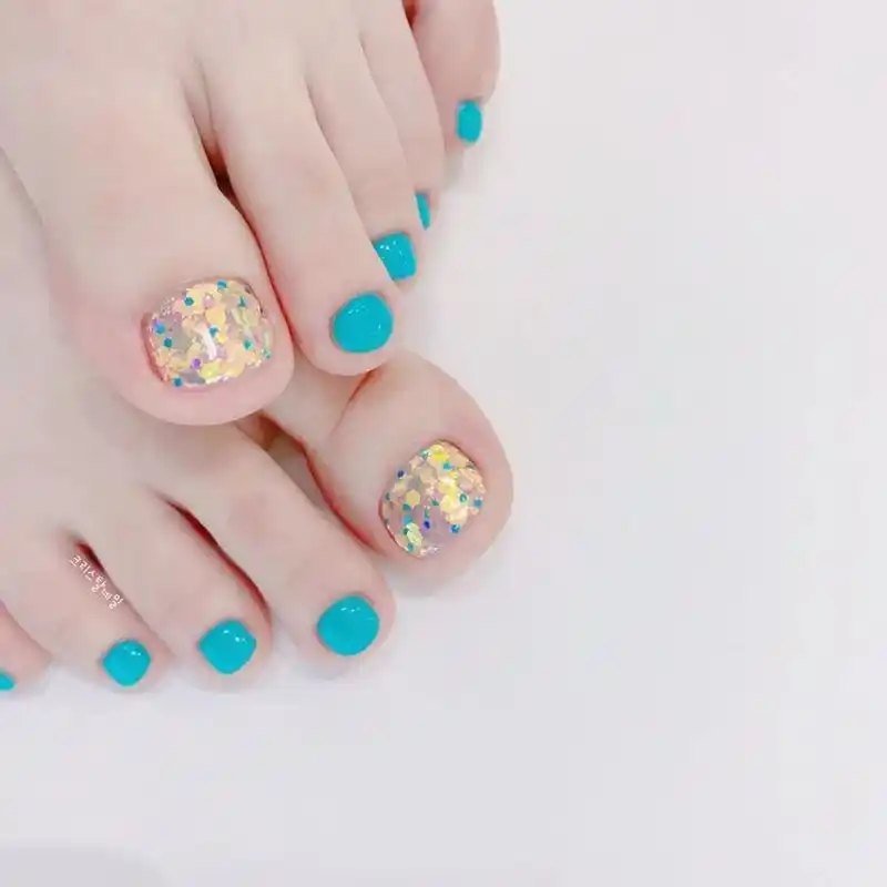 美甲图片2020新款式精选简约风的脚甲你喜欢哪一款