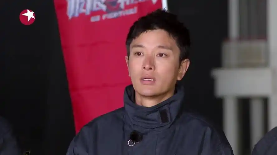 邓伦 黄明昊@jjjustin0219 和@龚俊simon 在体验消防救援后有感而发