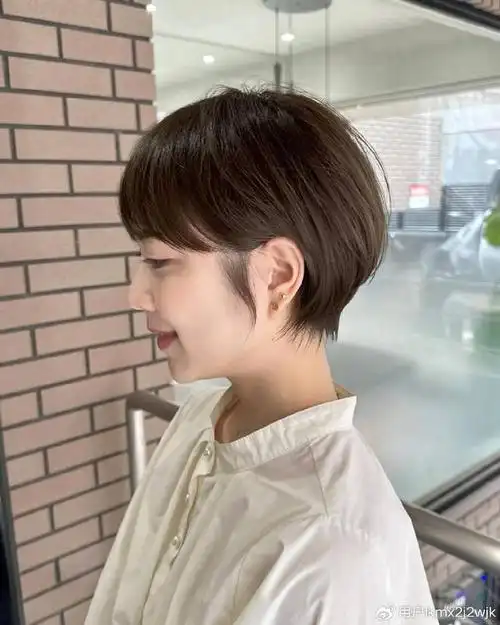 2024短发新潮流,挂耳短发就是不一样,展现你独特的美