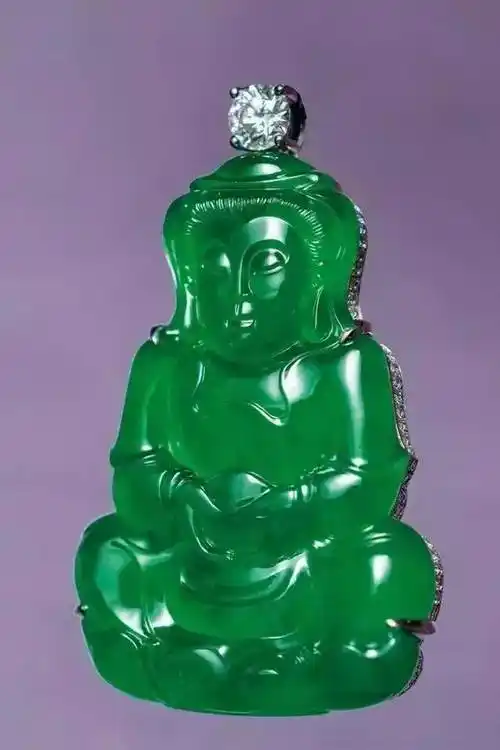 贵妇拿翡翠牌子来鉴宝,称7400万买的,专家:顶级帝王绿!