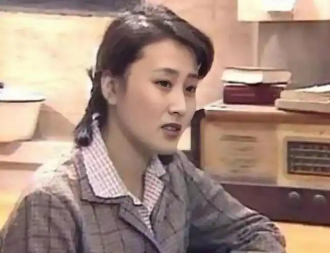 明明演技不行,却被捧成"老戏骨",这九位演员,演什么都一个样