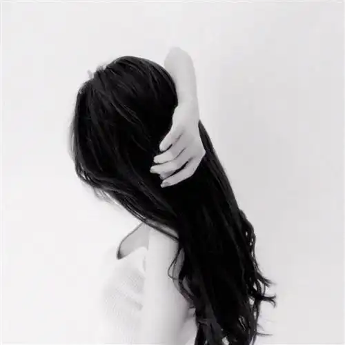 女生头像侧脸唯美长发黑白头像,我固执的爱着你喜欢上你