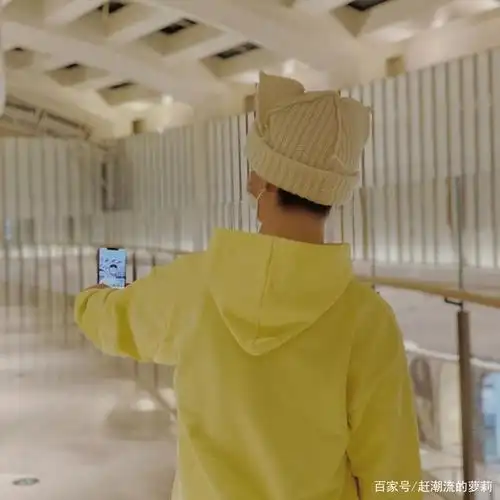 有一种帅气,叫做范丞丞的背影