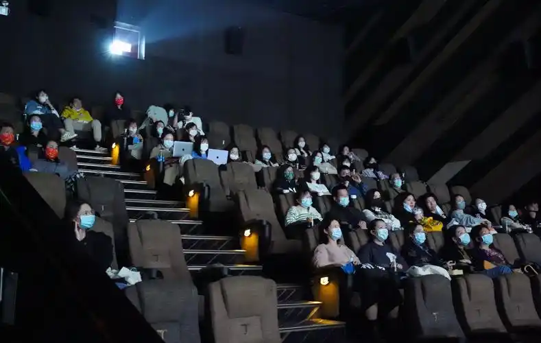 富力海珠城店举办了《印度女孩》专场观影会,以电影呼应本次活动主题