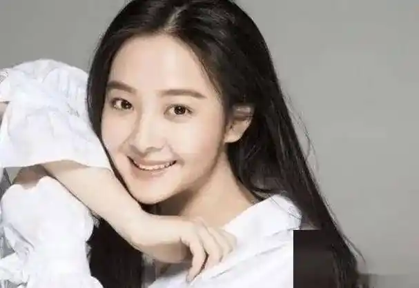 曾在14岁那年把初恋给了释小龙,全网禁止他整容,如今美如少女_杨丽晓