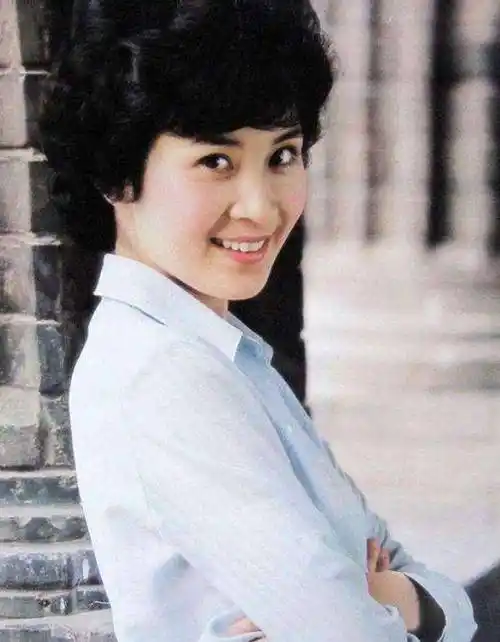 朱琳:最美"女儿国国王",网传痴恋唐僧35年,68岁优雅从容_表演_角色