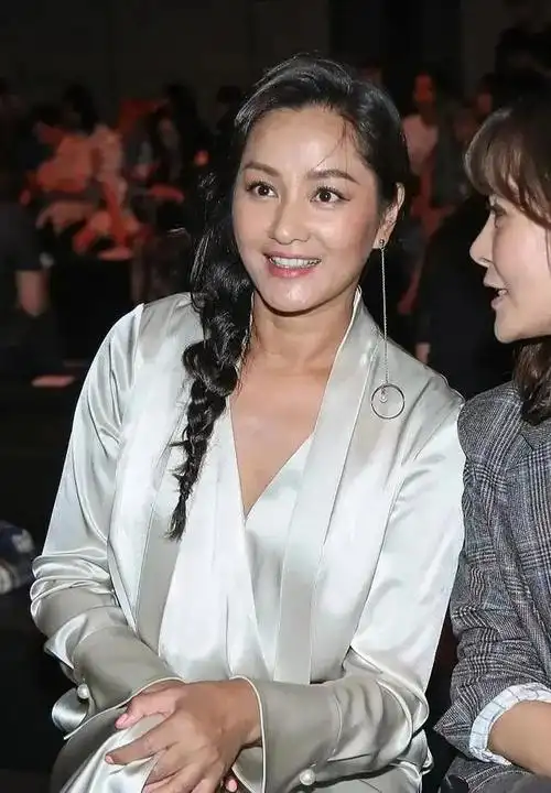 "挂历女神"瞿颖;初代国际超模,影视歌,时尚圈的多面全能女神