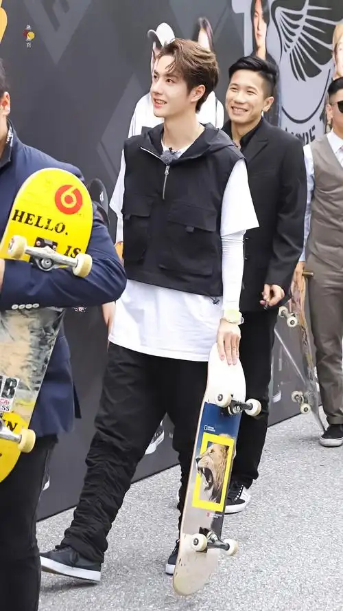 王一博极限青春crlogo