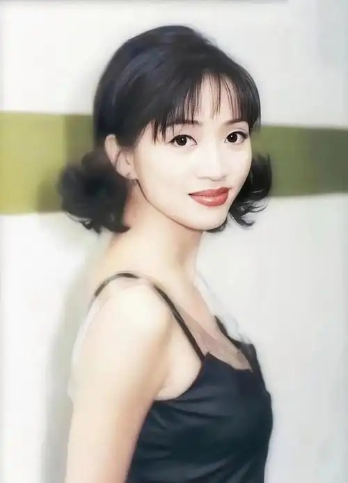 梅艳芳壁纸,她不仅是香港的女儿,更是华语乐坛的瑰宝