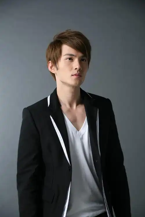 37岁的徐正溪能保持这颜值和身材不火也太憋屈了