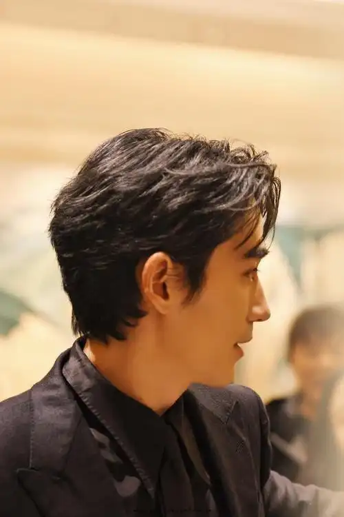 朱一龙二月你好侧颜写真好帅呀收集一波王炸侧颜神图