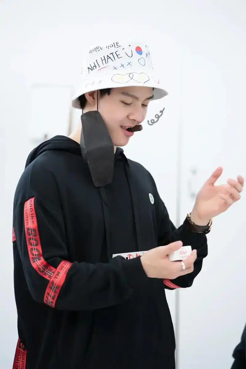 一块哦,我只能给你一块#saint黄明明 #perthsai - 抖音