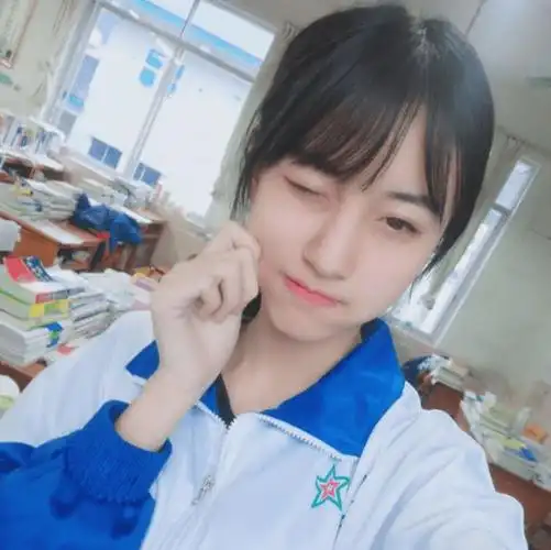 女生很喜欢对别人"卖萌",不论是聊天还是拍照的时候,都喜欢嘟嘴装可爱