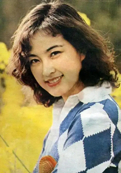 看了刘晓庆的旧照,才明白:姜文陈国军为啥前仆后继,原来是太美