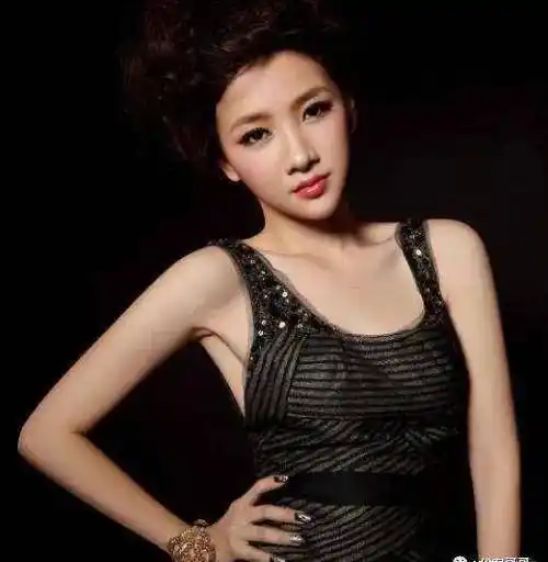 低调嫁富商生一子,如今36岁很美很幸福_潘禹彤_沈佳_白宇