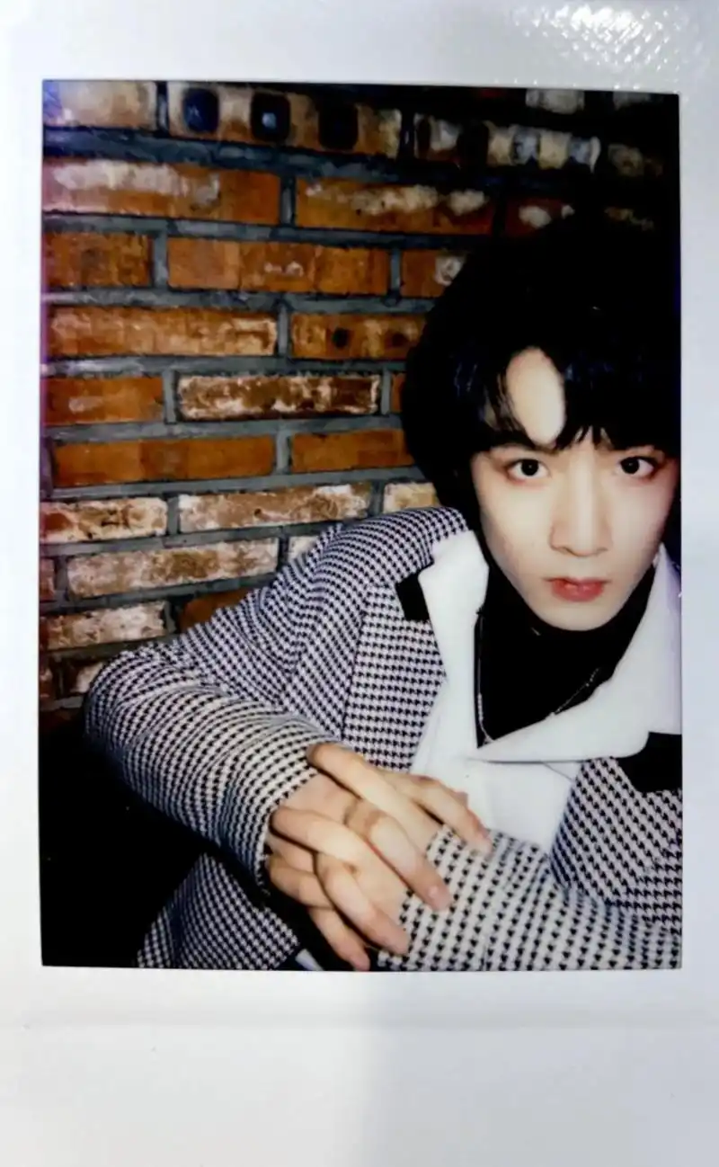 刘耀文 #高会图片 一些小刘的高会里拍立得图～@dou 小 - 抖音