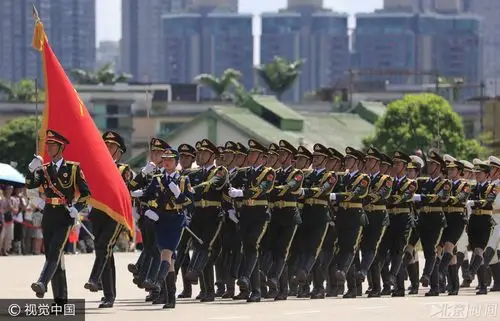火曝!驻港部队新围军营开放 与上万市民同乐