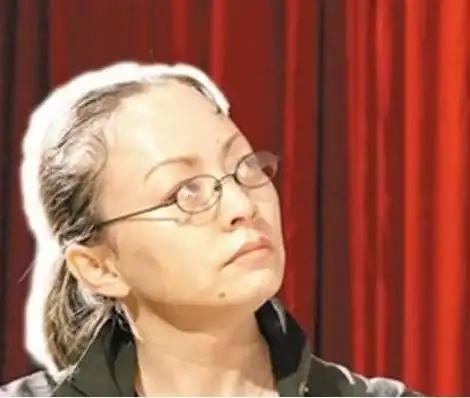 58岁英达近照,三婚妻子老态尽显,不让亲儿子参加爷爷葬礼!