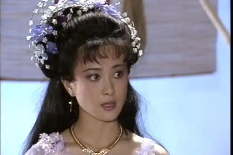 1990年最早的《封神榜》中妲己的饰演者傅艺伟.
