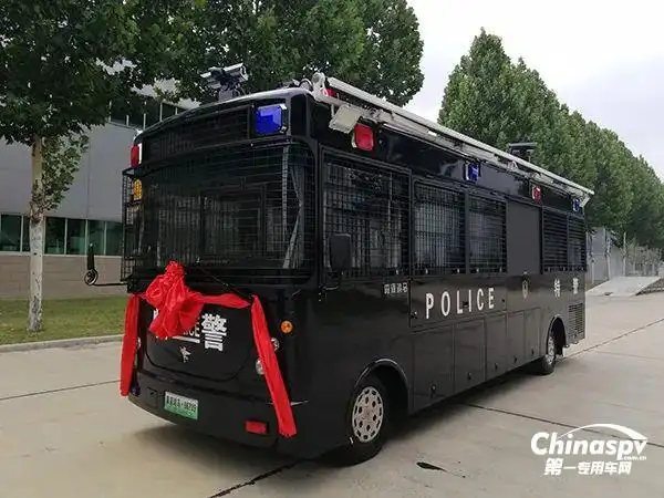 森源鸿马警用车