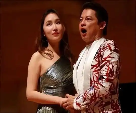 莫华伦:花甲之年铁树开新花,在65岁喜做新郎官迎娶娇妻王冰冰