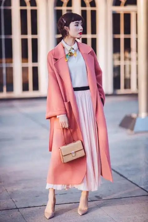 粉色大衣搭配什么颜色连衣裙永恒颜色连衣裙粉色系可以学木子姐姐凹