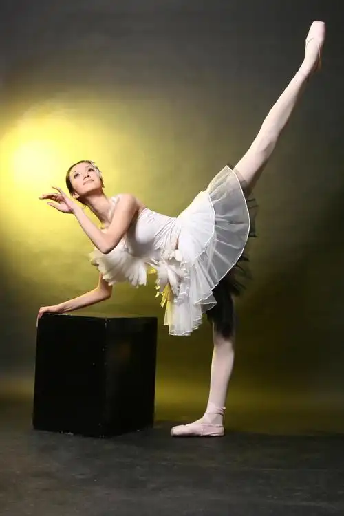 杜昕阳:青年舞蹈演员巨幅写真,美女空姐学生