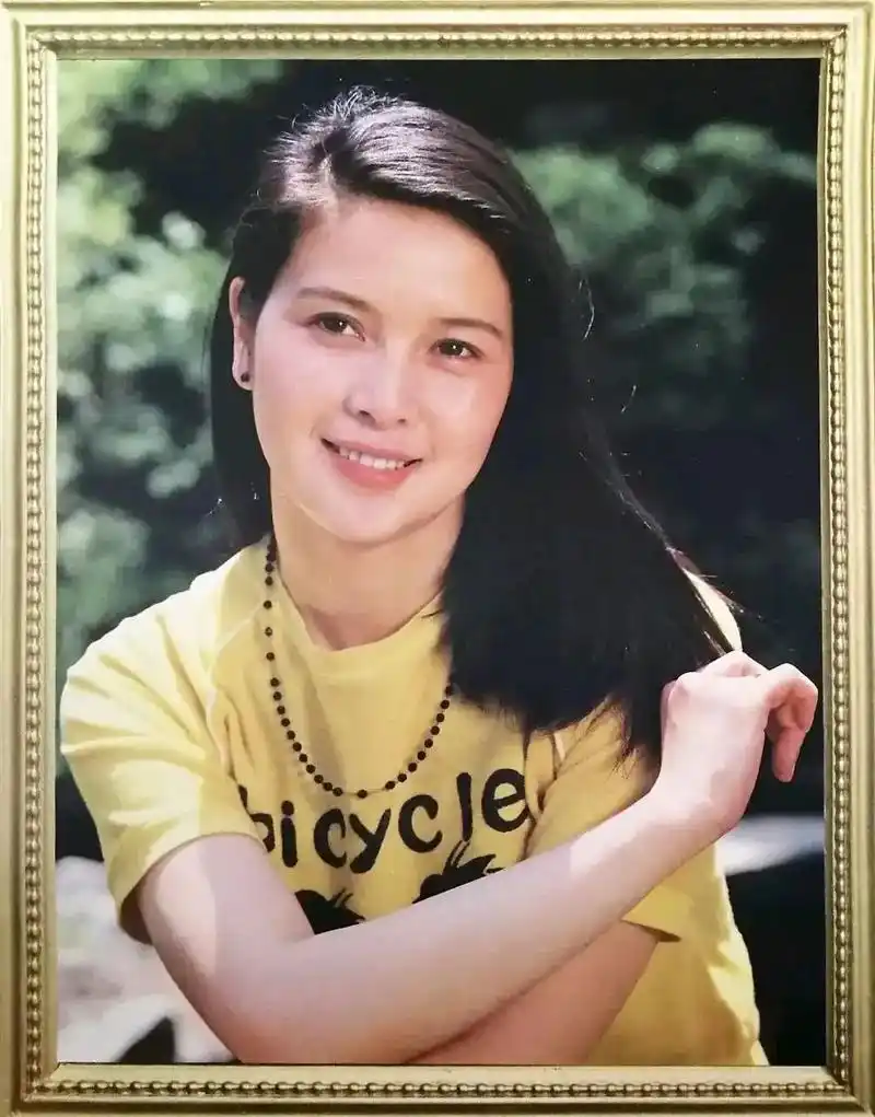 上世纪80年代张伟欣可以说是红极一时的女明星