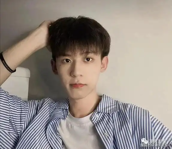 1,自然刘海短发