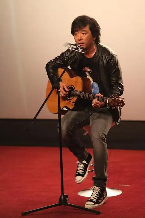 黑豹乐队原主唱秦勇献声韩三平监制的网剧《无证之罪》,《无证之罪》