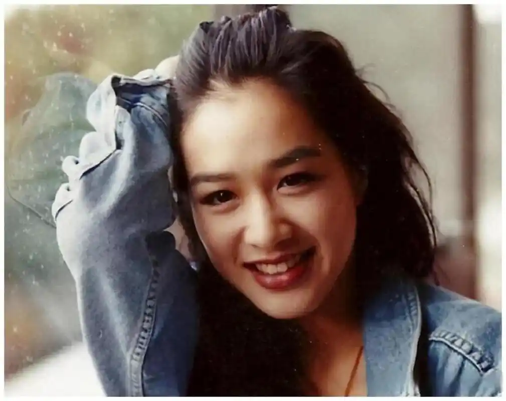 钟丽缇年轻时的颜值,秒杀现在娱乐圈无数的小花旦.